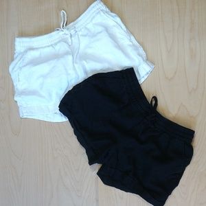 🌵Pair of GAP shorts-White&Black